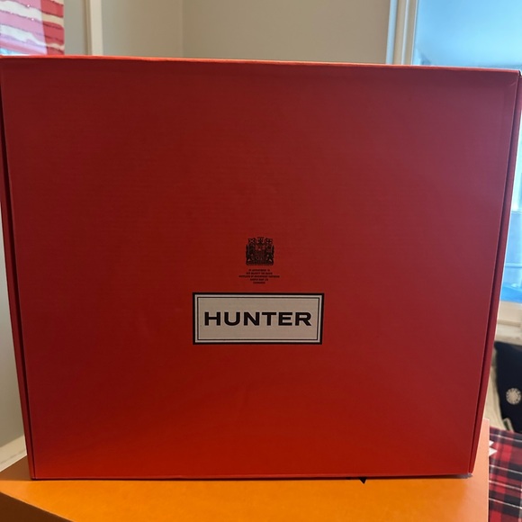 Hunter Red Shoe Box - Picture 2 of 3